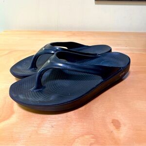 Oofos Black Thong Flip Flops Size 11 Womens